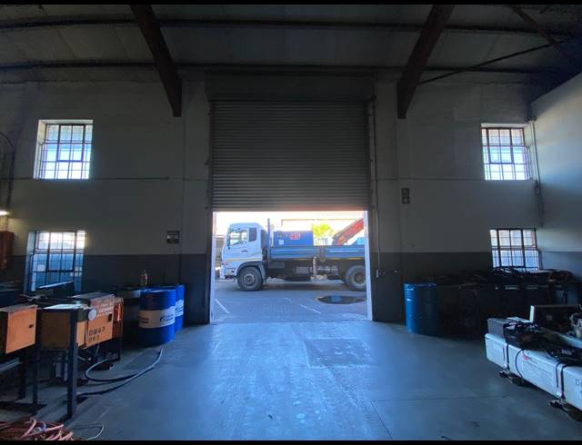 1,111M² WAREHOUSE TO LET IN PAARDEN EILAND